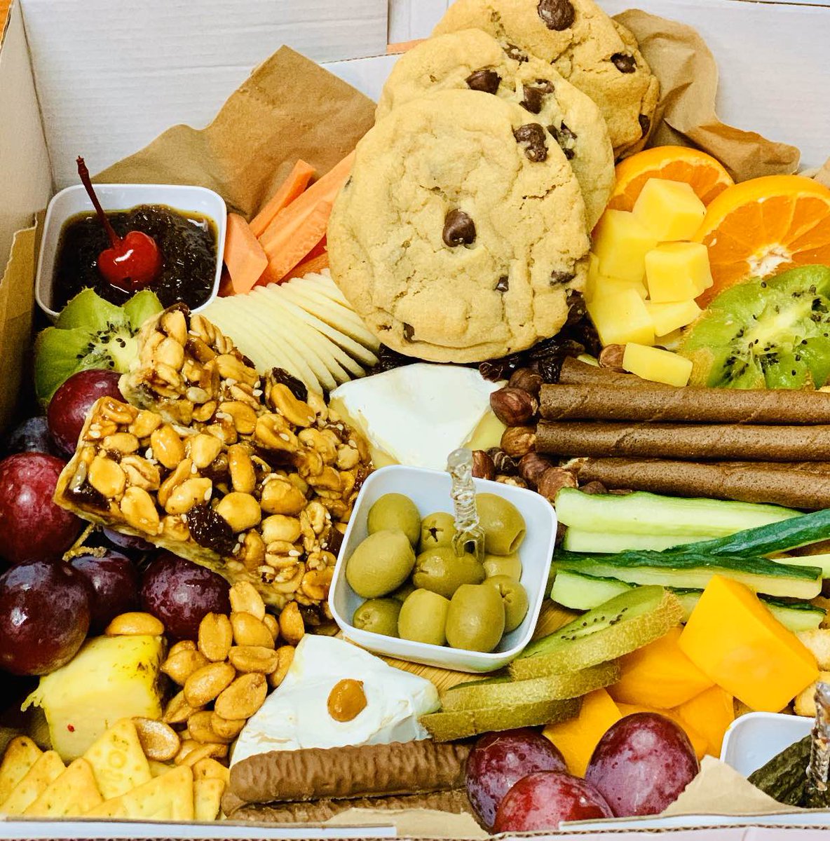 TreatYahSelf's tweet photo. "Creativity is more than just being different...making the simple awesomely simple, that's creativity" ~Charles Mingus~ 🥰 📸: AEK

 #LocallySourced #HomePutTogether #GrazingInABox #Surprise 🥳#RemainingRelevant #TongaMe 🇹🇴 https://t.co/TknrWx63Tr