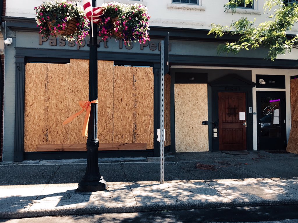 alanalark's tweet image. Chagrin falls is getting boarded up
