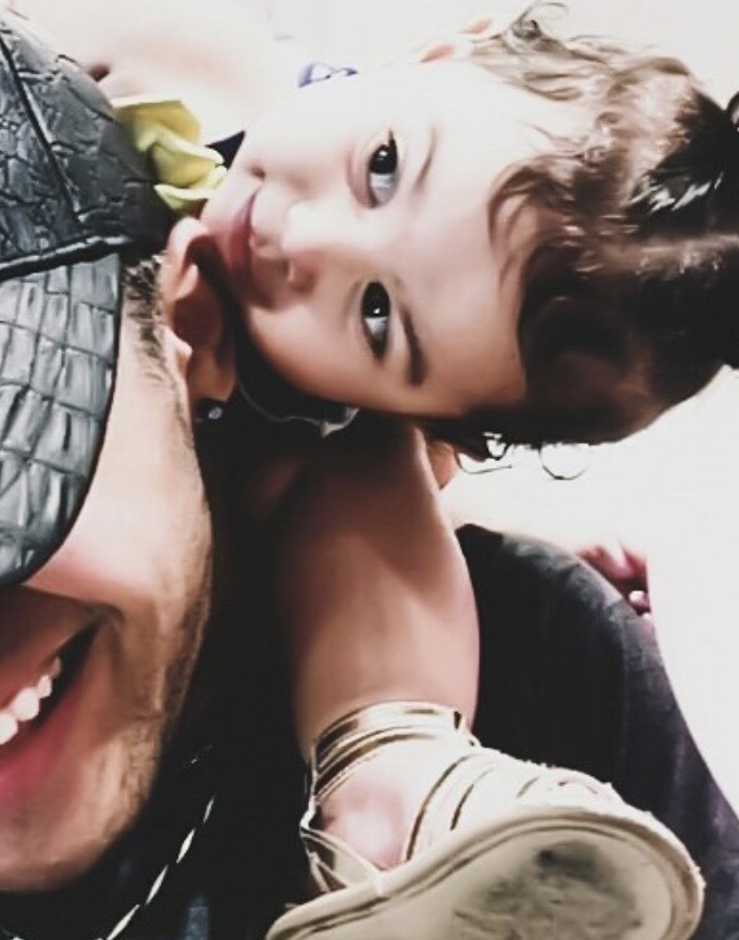 mtaph0ur_'s tweet photo. ⠀⠀ ⠀⠀⠀ ⠀⠀
⠀ ⠀⠀⠀ ⠀⠀⠀ ⠀⠀
⠀ ⠀⠀нαρρy cнiℓ∂'s ∂αy τσ мy вαвys. ♡
⠀ ⠀⠀⠀ ⠀⠀⠀ ⠀⠀↬ ƒєℓiʑ ∂iα ∂єℓ ทiñσ, мis αмσrєs. ¡єℓ ρα∂riทσ τє αмα y ทσ ρσ∂riα єsταr мαs ƒєℓiʑ ∂є sєr ραrτє ∂є τυs vi∂αs! мis вєвєs, ℓσs qυiєrσ мυcнσ. ♡ https://t.co/H58Fzp78MT