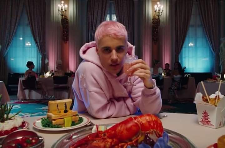 Yixifer29's tweet photo. Independientemente de que no me agrade Justin Bieber, quiero mencionar que fue muy valiente de su parte grabar "yummy" porque en el reveló el tema asqueroso de pizzagate, aún sabiendo que su vida corría el riesgo. 
 
#Anonymu #anonimous https://t.co/17EMDo3LfC
