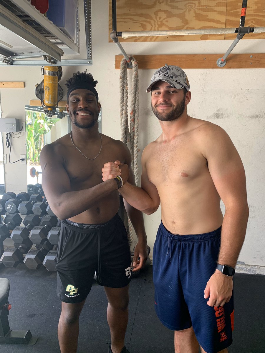 _richie6_'s tweet photo. Together. ✊🏿✊🏻 https://t.co/NKKXj335YP