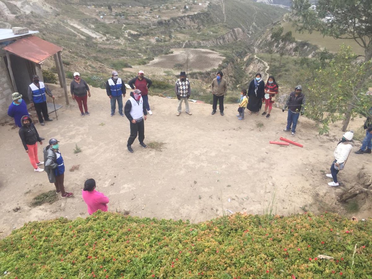 Jadira_Araujo's tweet photo. Dialogamos con los padres del proyecto Erradicación Trabajo Infantil en Terrazas de Bellavista, sobre la importancia de que los niños permanezcan en casa.

Los niños nacieron para soñar, para ser felices, su seguridad es prioridad para @InclusionEc!

@IvanGrandaM 
#DiaDelNiño https://t.co/3SWhCte4Tw