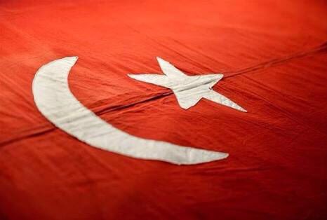 Zorlu pandemi sürecinden sonra normalleşmeye başlayan ülkemiz art arda gelen şehit haberleri ile yıkılmıştır.
Şehit olan askerlerimizin ailelerine baş sağlığı, yaralı askerlerimize ise acil şifalar diliyorum. 
Rabbim ülkemize bir daha böyle acılar yaşatmasın. 
#Pervari