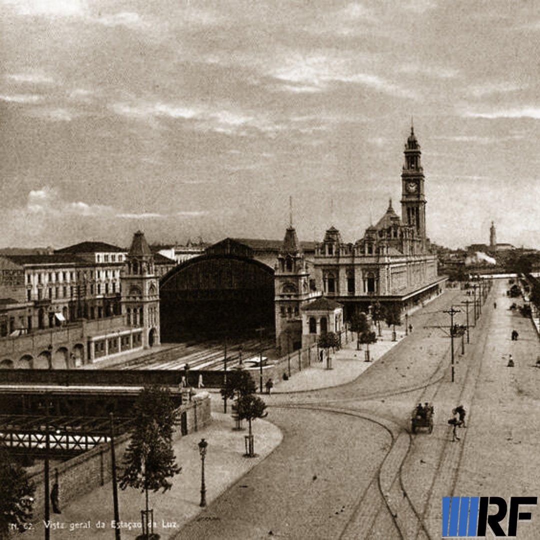 Estação da Luz na década de 1900 

#trem #trens #mobilidadeurbana #transporteeficiente #ferroviarias #ferroviarios #trilhos #estacaoferroviaria #rail #railway #nostrilhos #sobretrilhos #trilhosdetrem #instarail #obrasilqueeuquero #lobbyferroviário #obrasilprecisamudar