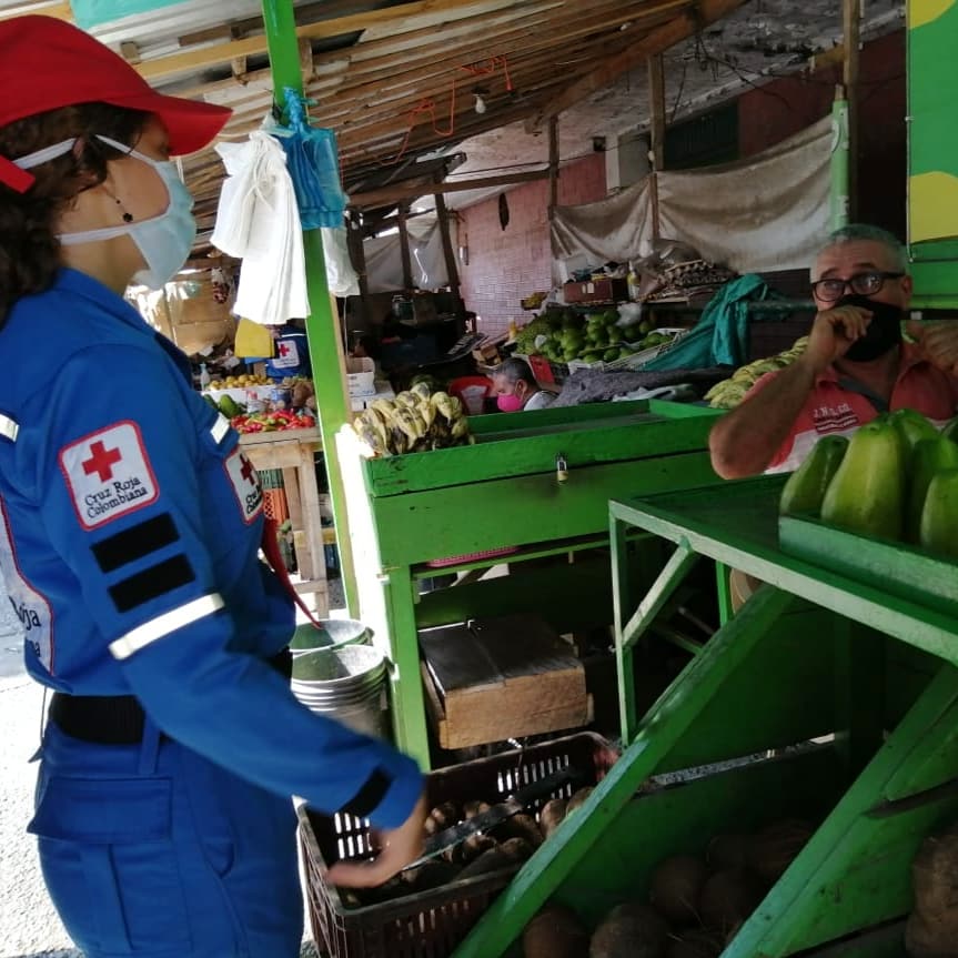 CruzRojaAntioq's tweet photo. #CRCSA | El Grupo de Apoyo #Caucasia realiza Jornada de sensibilización sobre acciones preventivas en tiempos de #Covid19 en la Plaza de mercado del Municipio.
#JuntosProtegiendoLaVida https://t.co/2ldTseWimY