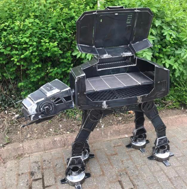 merchoid's tweet photo. Suns out, AT-AT Grill's out?....
(We'll take a cheeseburger, please!)
(Credit to Bubble_BEAR_ on Reddit)
#starwars #atat #customgrill #lucasfilm https://t.co/h4LKS8BvvN