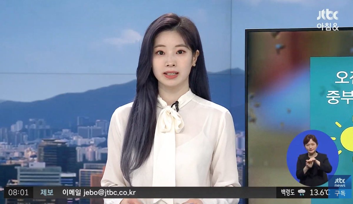 misayeon's tweet photo. Dahyun is live on Korea morning news as today's weather girl! 😆 @JYPETWICE https://t.co/R7mV2gprWk
