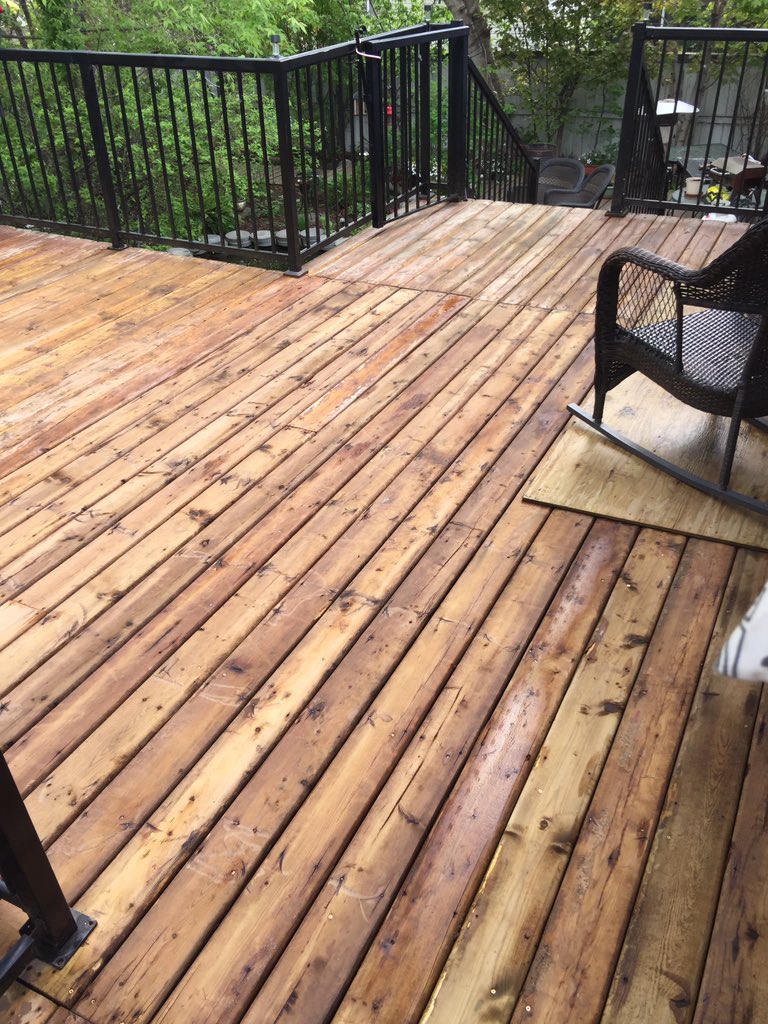 Andrewiggys's tweet photo. Entire deck was ripped down and put back up this weekend. Now gotta stain it tomorrow and it’s all done! Started with ONE loose board, turned out it was all rotting. Completely redone! Time for a drink. #DIY #backyardlegend @HayesTSN @OverDrive1050 https://t.co/81H0SGPxf8