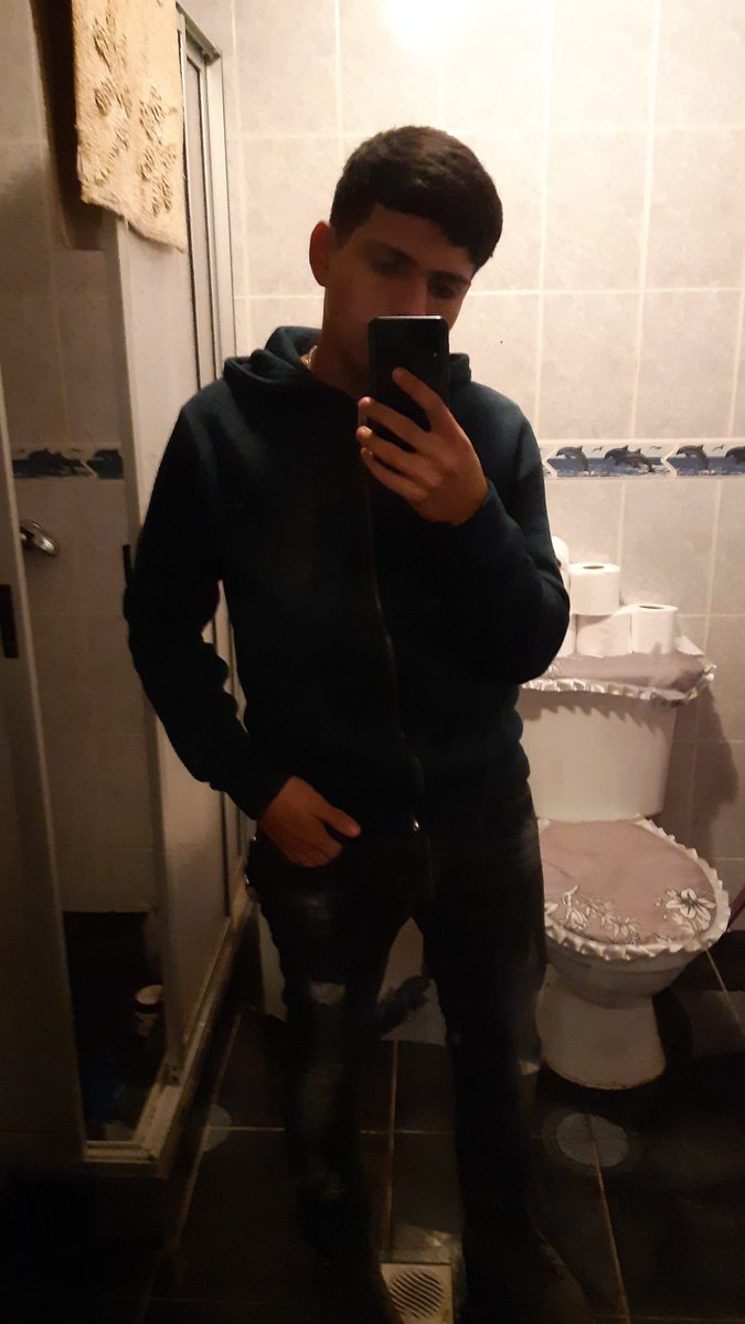 Alexanderapv47's tweet photo. Kdskdkd hoy me levante como a las 3 de la tarde con las meas ojeras wn, puro revisando las noticias de Anonymous 🤣🤣 https://t.co/YhyOxkw8GA