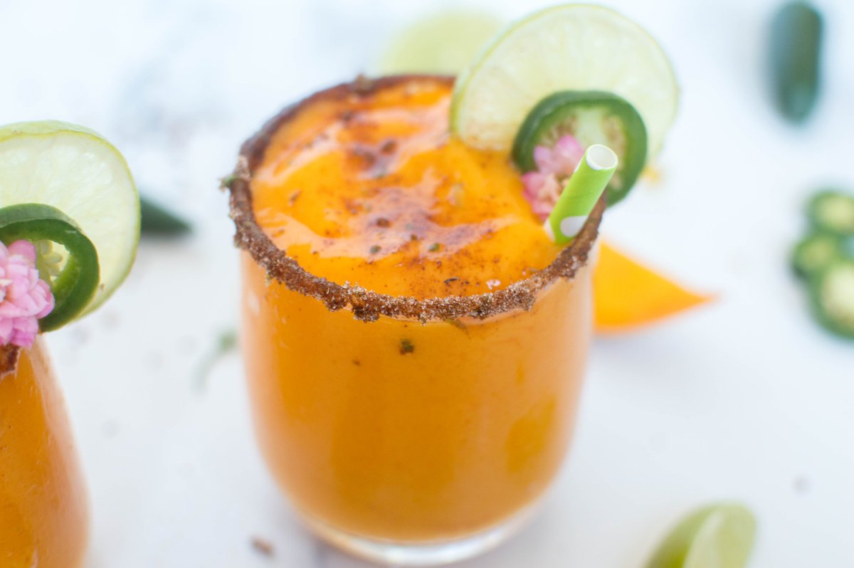 Komal_Lalwani's tweet photo. It's Indian mango season and I've got the perfect summery recipe for you - π₯+πΆοΈ+π=πΉβοΈ
Alphonso mango, jalapeno & lime slushies!!
https://t.co/eLuqh4qexs
#yum #alphonsomangoes #kayskitchen https://t.co/CxltXJy03Q