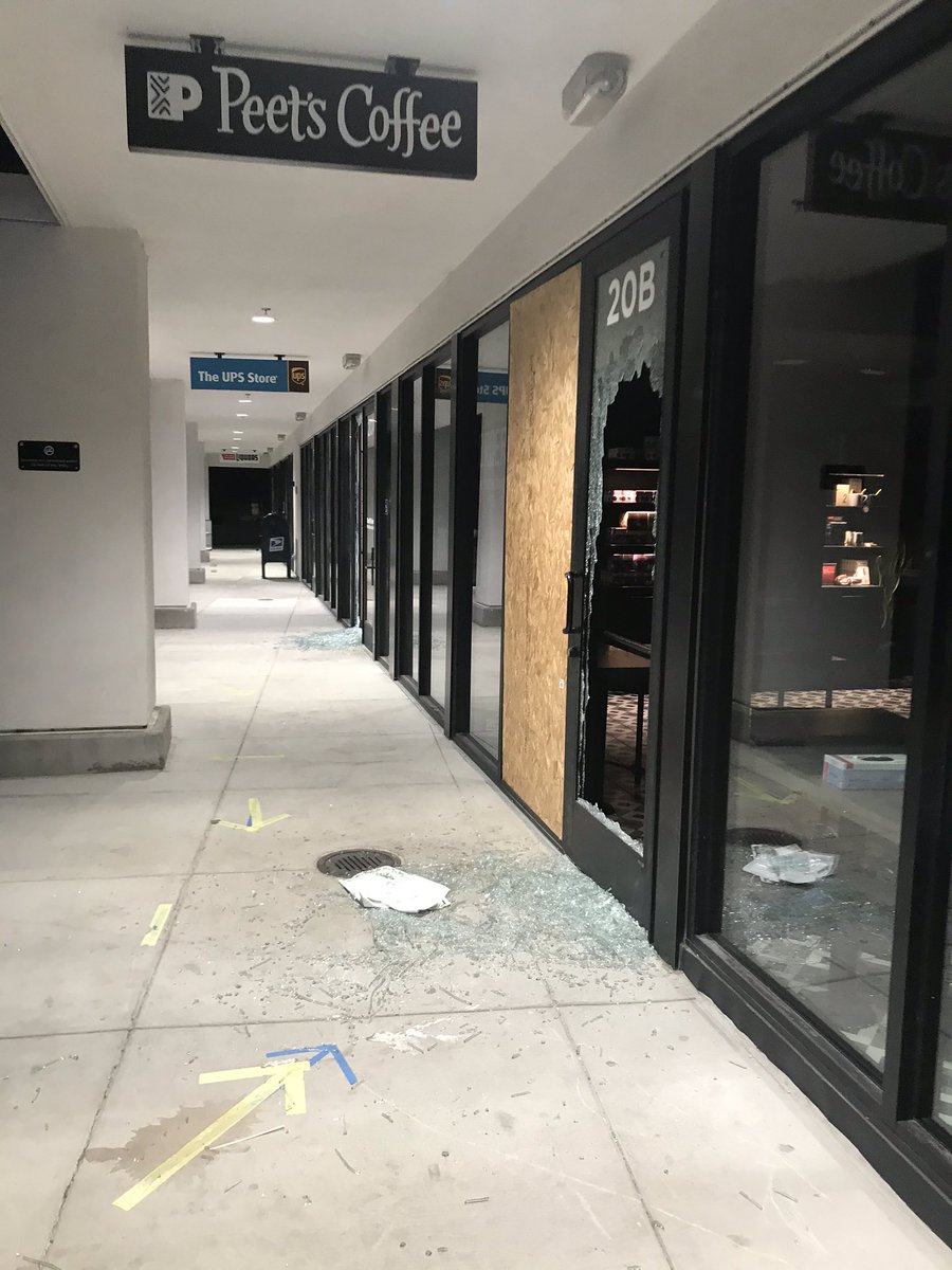 PeterSm88375660's tweet photo. Lincoln Square Oakland.  Not sure what this accomplished. https://t.co/4kwKD1au7u