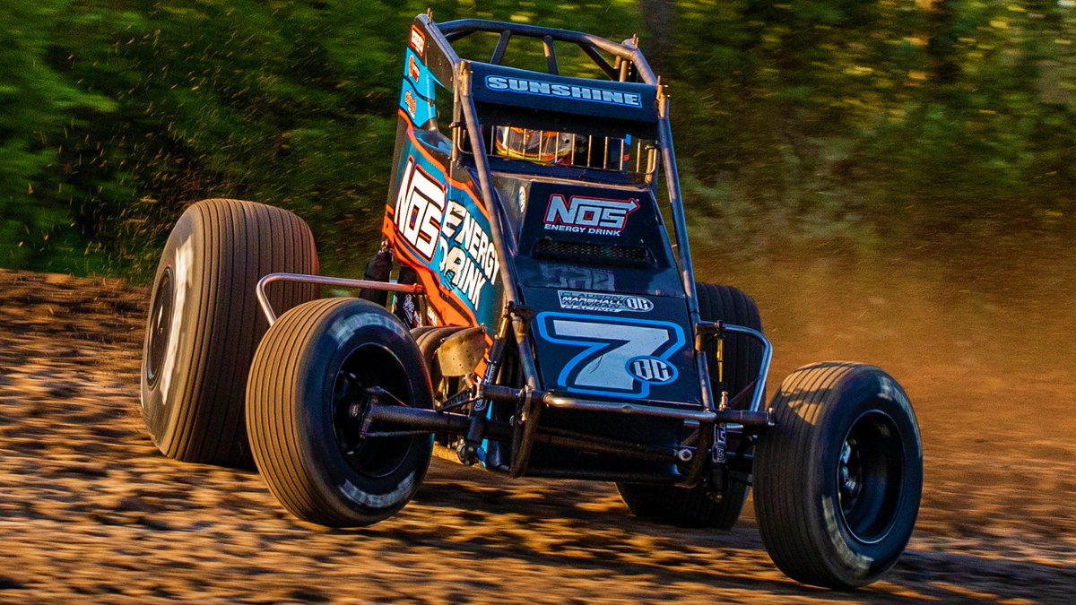 USACNation's tweet photo. One spot remained for this Sunday's USAC @AMSOILINC National Sprint Car race at @I55Raceway. And that spot has now been filled by the 2018 series champ they call Sunshine, @TyCourtney7BC.
Buy Race Tickets --> https://t.co/sRuY3t91wX
๐ธ Cameron Neveu https://t.co/ZJHf54vSC1