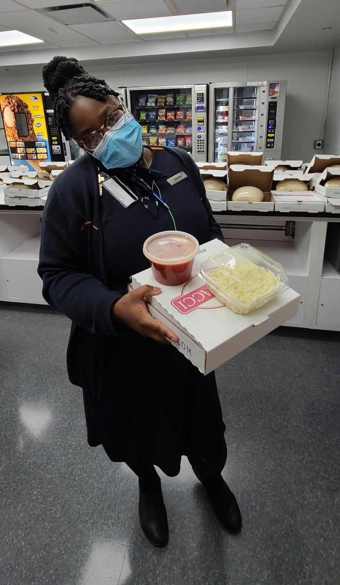 cc_steele's tweet photo. Awesome pizza kit surprise for our amazing Airports team at JFK from the LSC IT leadership team! We appreciate your support and the crew is going to enjoy their tasty creations! @eashsundaram @HelloJetBlue #culturematters #teamwork #blue2thecore https://t.co/2GYkoTJrph