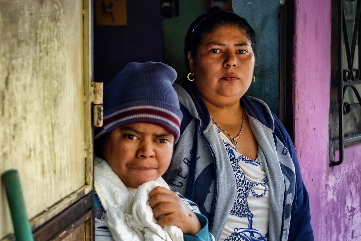 uniceflac's tweet photo. “I lost my little house yesterday morning due to the storm. I lived there for 24 years and this tragedy happened. Thank God we managed to get the girl out”
Angela Alvarado, mother of 3 children, lost her home due to heavy rains caused by #StormAmanda in El Salvador.
@UNICEF https://t.co/x6yhcyQE8Q