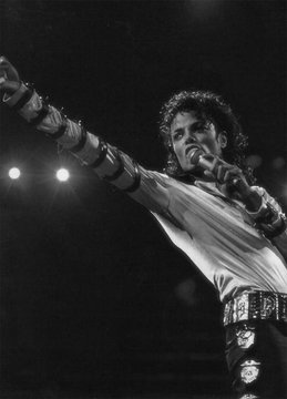 Dylan81938582's tweet photo. #Anonymuos se fue un ídolo del pop😭😭 por mentira #MichaelJackson https://t.co/vaRbc5I8Ab