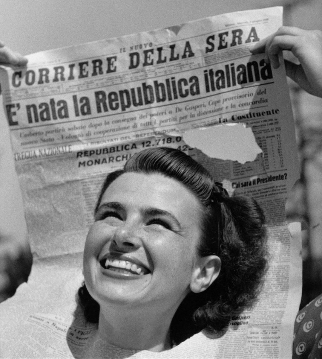 Il risultato del referendum del 2 giugno 1946:

“L'Italia è una Repubblica democratica, fondata sul lavoro. La sovranità appartiene al popolo, che la esercita nelle forme e nei limiti della Costituzione.”

#iorestoacasa #unitimalontani
#maipiufascismi #restiamoumani