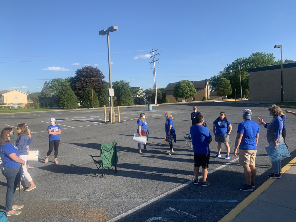TechTeacherMrP's tweet photo. Waved goodbye to first class I taught, way back when they were #aNAISing 6th graders- now graduating!
Me and other Nazareth Area Intermediate School staff ready for Parade of Students and Students ready to Parade!
#Proud #NazarethStrong #NazarethTogether #ClassOf2020 https://t.co/rjqgRDLVrw