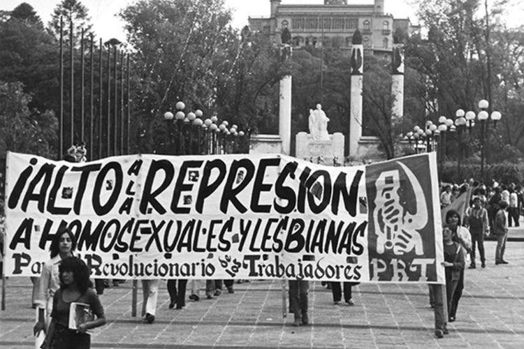 Sbash1901's tweet photo. “en mis tiempos eso no pasaba” 
No! , si pasaba pero la gente se tenia que esconder por miedo a la “enfermedad” o que acabasen con su vida!!
#PRIDE2020 https://t.co/jrecWWHhHX