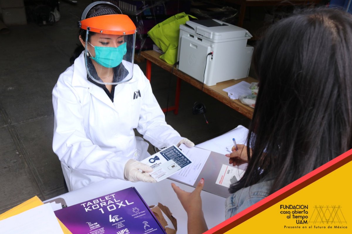 FundacionUam's tweet photo. Ya inició la distribución de las 4,500 tarjetas SIM con datos de navegación de #Oxígeno2030 que entregamos en donación a las 5 unidades UAM. 

Hoy estuvimos en la unidad Xochimilco; te compartimos un poco del proceso de entrega, con debidas medidas de protección y sana distancia. https://t.co/AaQPJMNeeg