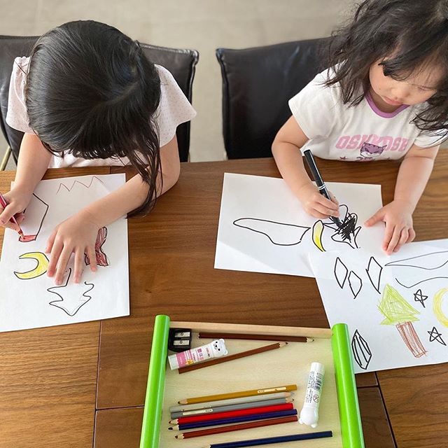 Keep your little ones entertained through creative experiences at home by tuning into the <a href="/VanArtGallery/">Vancouver Art Gallery</a> #ArtAtHome, a weekly digital program designed to foster creativity. Visit bit.ly/3eROrWHto get inspired today!  📷 <a href="/VanArtGallery/">Vancouver Art Gallery</a> #ConcordInTheCommunity