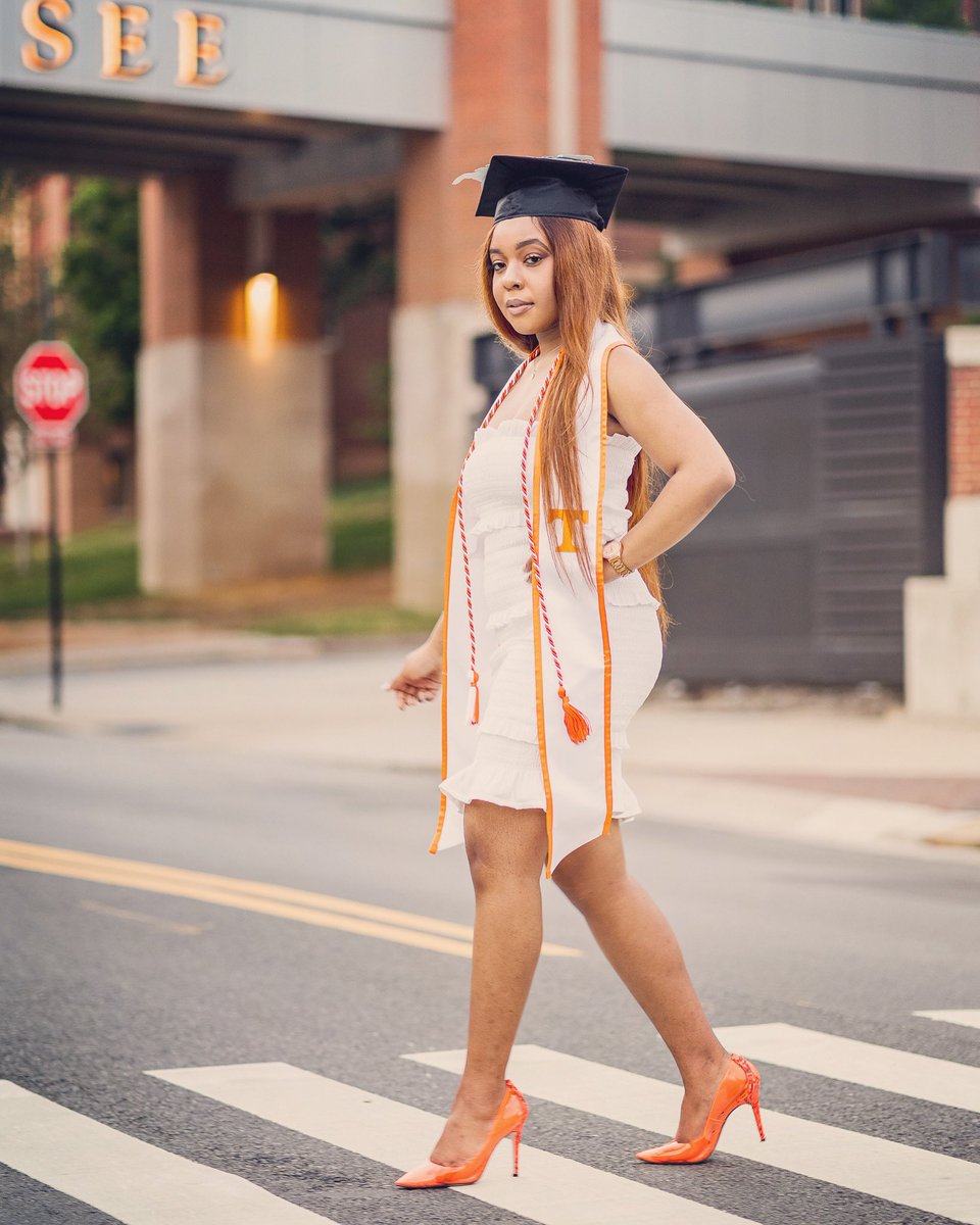 atriptoLA's tweet image. How I would’ve walked across the stage ✌🏽🥳🎓🎉🍊 #UTK2020 #UTGrad2020 #UTKGrad2020 #Classof2020