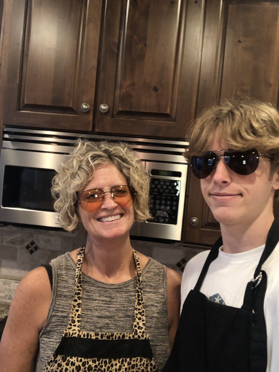 cwtaylor1111cwt's tweet image. #cookingdinner #blueblockers @Ethan_Taylor903