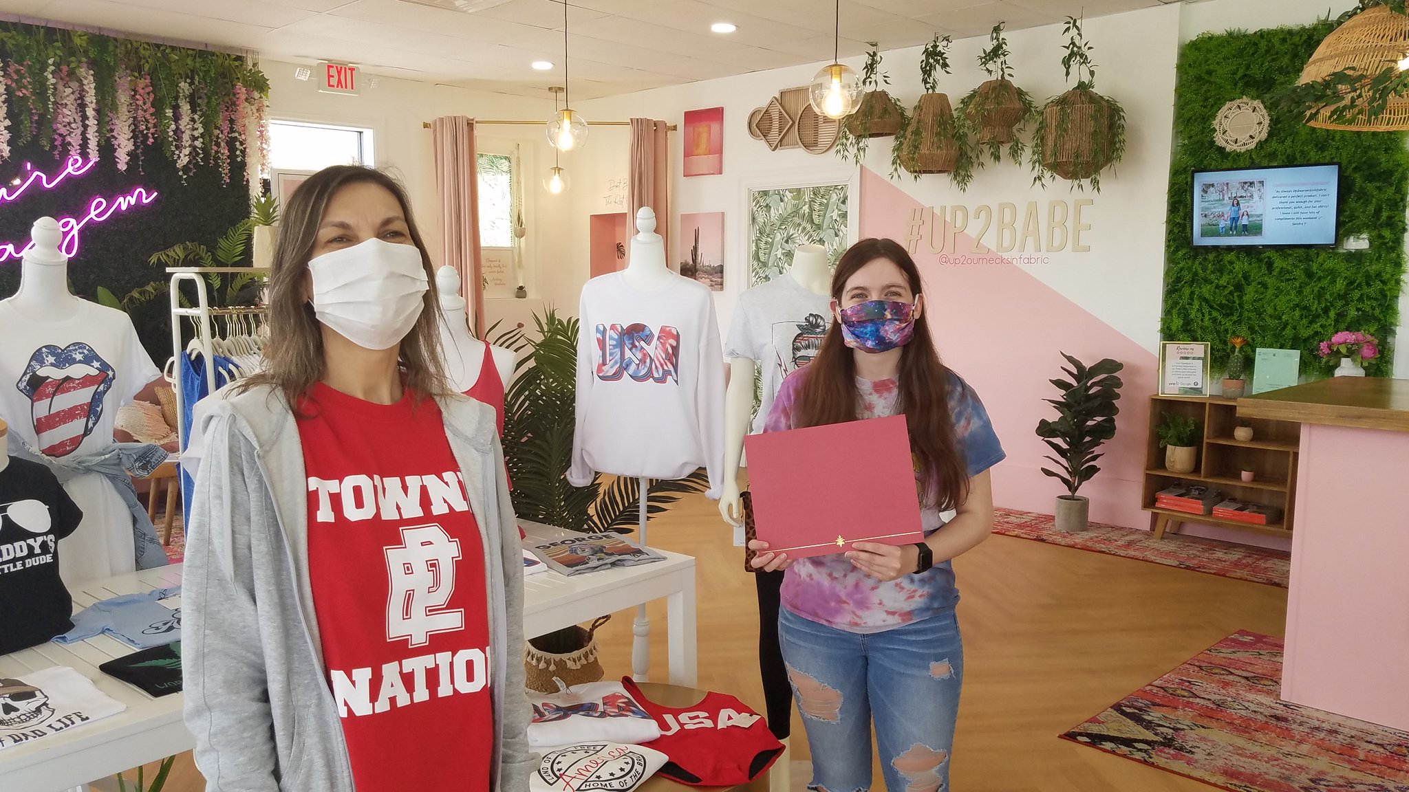 Crissa Carlotti It Was Nice To See Some Of Our Seniors Today Delivering Biliteracy Seals To Our Portuguese Students Definitely Made Us Smile Congratulations Towniepride T Co Woxw94dvkh