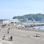 これは異例。「神奈川県内全域海水浴場が中止」ここまでやらないと人が集まるって事だよね。