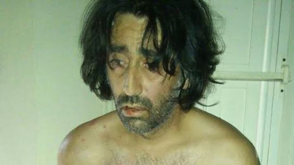 prettytrassh's tweet photo. Se dió aviso con las sirenas del patrullero, nadie respondió... Los policías intentaron con aplausos, todo permaneció en silencio. Hasta que entre el barro y el césped, aparece un hombre(su asesin0), el empleado. + https://t.co/ALBxYujvVx