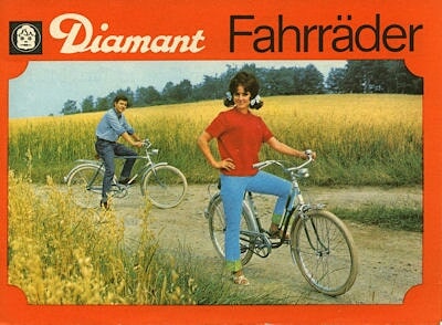 DDR_Reklame's tweet photo. Nach dem Zweiten Weltkrieg wurde das Unternehmen verstaatlicht und am 2. Mai 1952 wurde offiziell der Volkseigene Betrieb VEB Fahrradwerke Elite #Diamant gegründet.
#Fahrrad #Damenrad #Sportrad #Herrenrad #Bike #Bicycle #DDR #GDR #Chemnitz #KarlMarxStadt #Ostalgie #EastGermany https://t.co/3y82UW80EC
