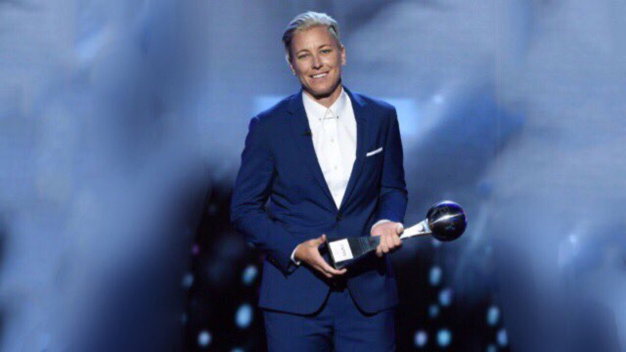 レインボーアイル Rainbow Aisle 6 2は アビー ワンバック Abby Wambach さんのお誕生日 アメリカのサッカー選手 04年アテネと12年ロンドン 2度の五輪大会で金メダル獲得 女子サッカー史上最高の選手 15年引退 サラ ハフマンさんとの離婚の