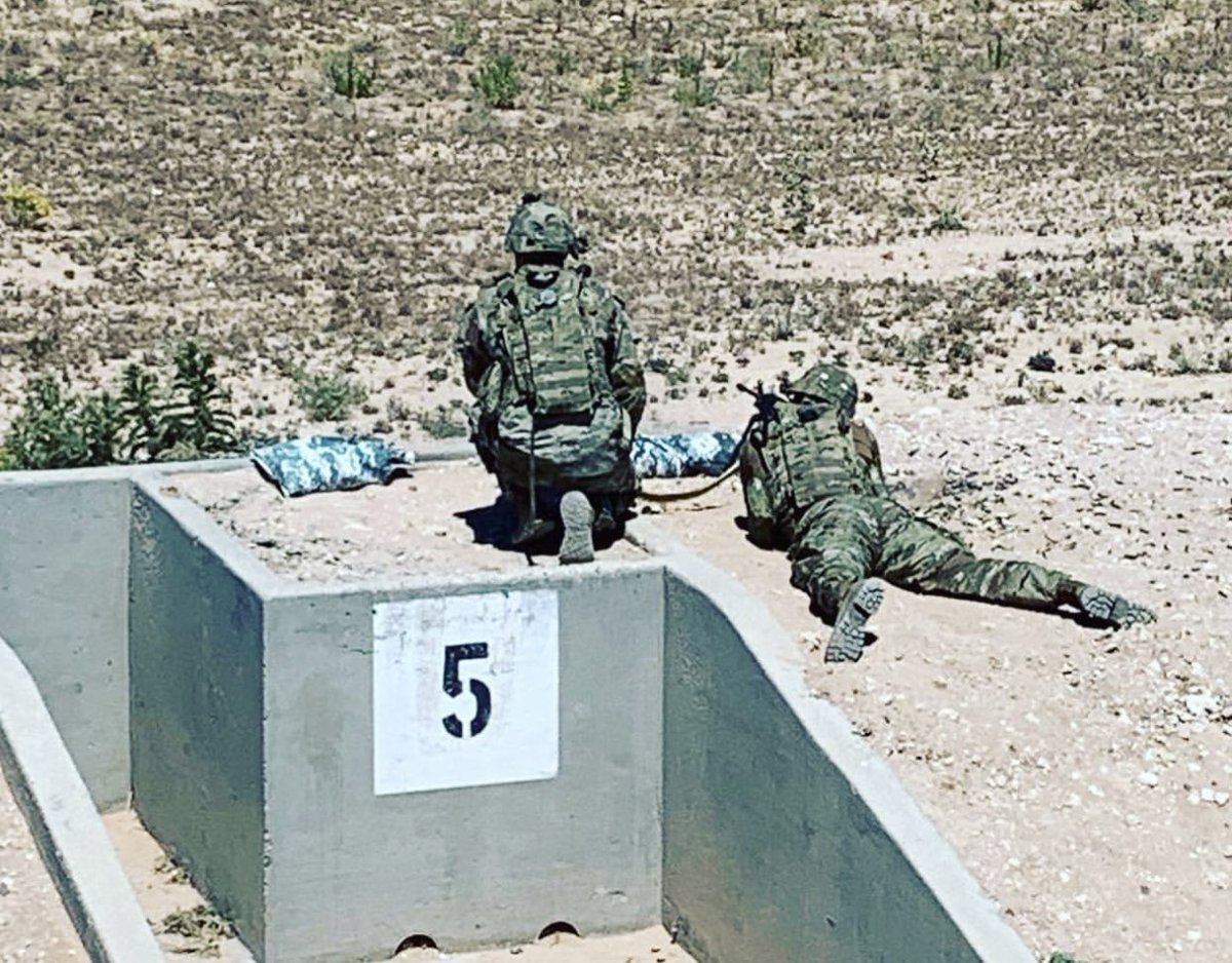 1stArmoredDiv's tweet photo. Iron Soldiers w/ @3ABCT1AD conducted an M249 and M240 qualification range at McGregor Range Complex in order to maintain readiness. Remaining lethal is crucial in our ability to rapidly deploy in momentโs notice. #GiveEmHell #crewservedweapons #SapperSteel #Bulldogs #IronSoldiers https://t.co/siK78gFIaZ