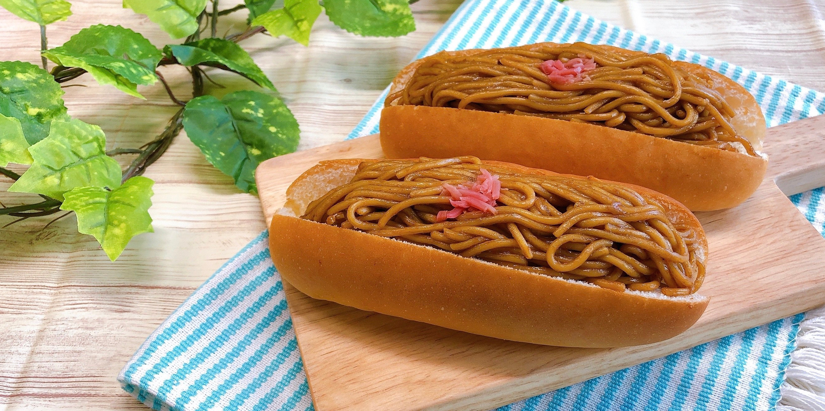 ヤマザキこだわりソースの焼きそばパン おうちでイオン イオン
