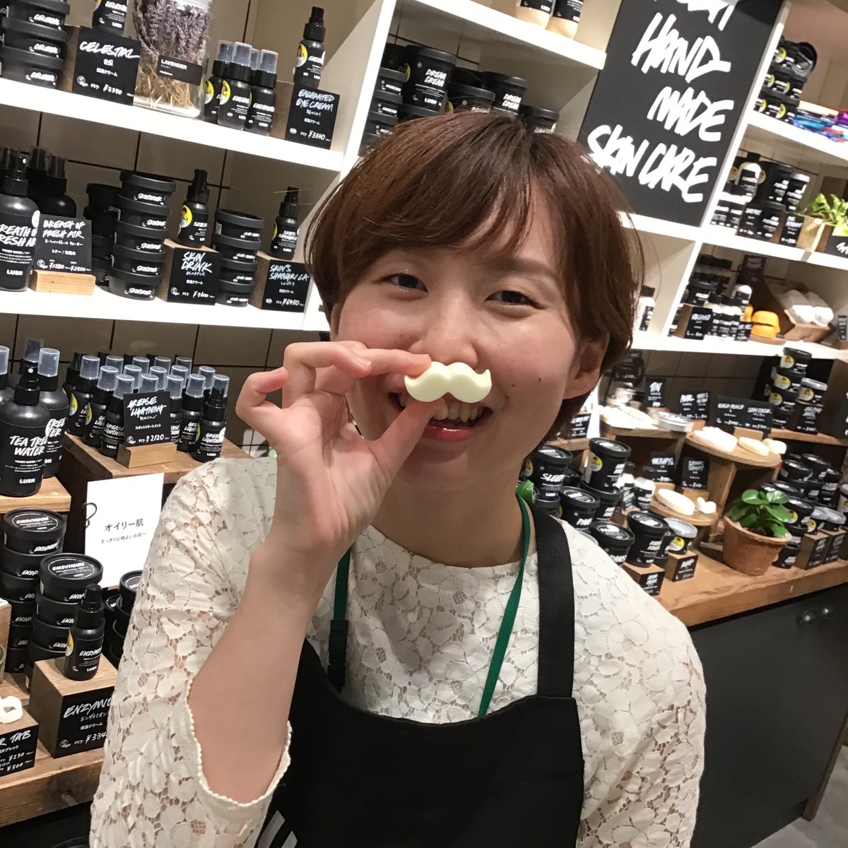 Lush アミュプラザ鹿児島店 お髭の形のオイル その名も 髭用ソリッドオイル です かわいいこのオイルは見た目が可愛いだけではなく 髭や髪を柔らかくしてくれるオイルがたっぷり イリペバターがハリとコシを ホホバオイルが軽い質感のうるおいを