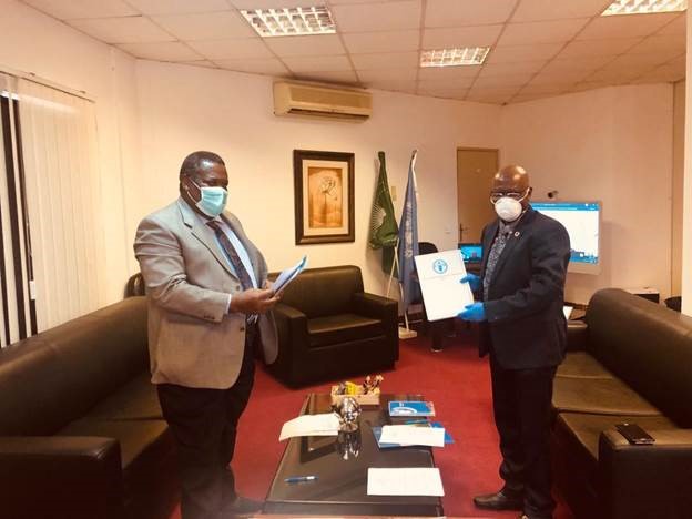 jkmamabolo's tweet photo. I signed on 31 May with Mr. Babagana Ahmadu of FAO in Sudan, a revised MOU for implementation of a joint project on strengthening local capacities to address intercommunal violence and to find sustainable solutions to its root causes in Darfur region. https://t.co/fwF7gN7ezg