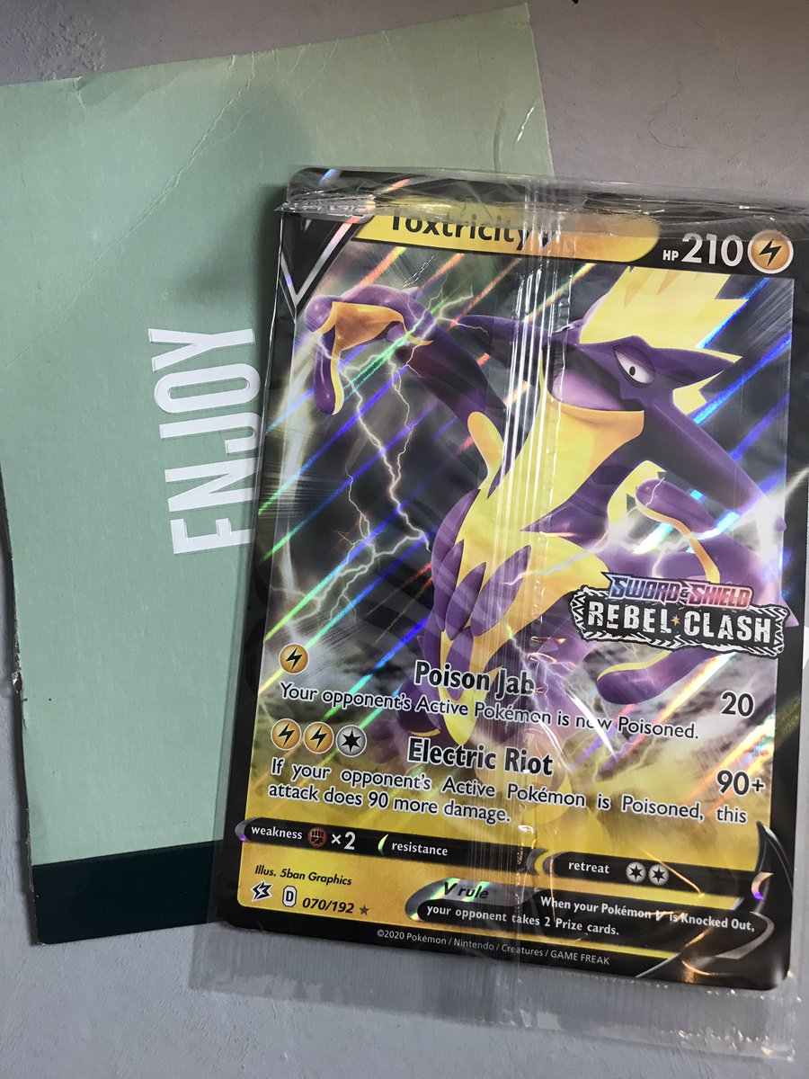 Well I’m a little sad... I was waiting patiently for this jumbo promo since you can’t get it in the states so I payed a little higher than I’d like and it showed up bent 😞 😞 #PokemonTCG #PokePromo #JumboCard #PokemonCards