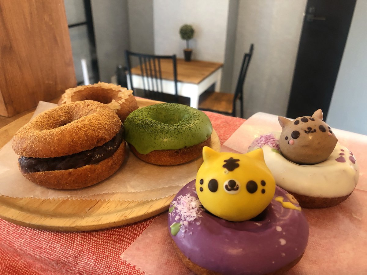 フロレスタ高円寺店 こんにちは フロレスタ高円寺店です 本日の日替わりドーナツは 冷やしあんこ ざらめココナッツ チャイティ 抹茶ミルキー 昨日から あじさいドーナツが登場しております ぜひお手土産にいかがでしょうか