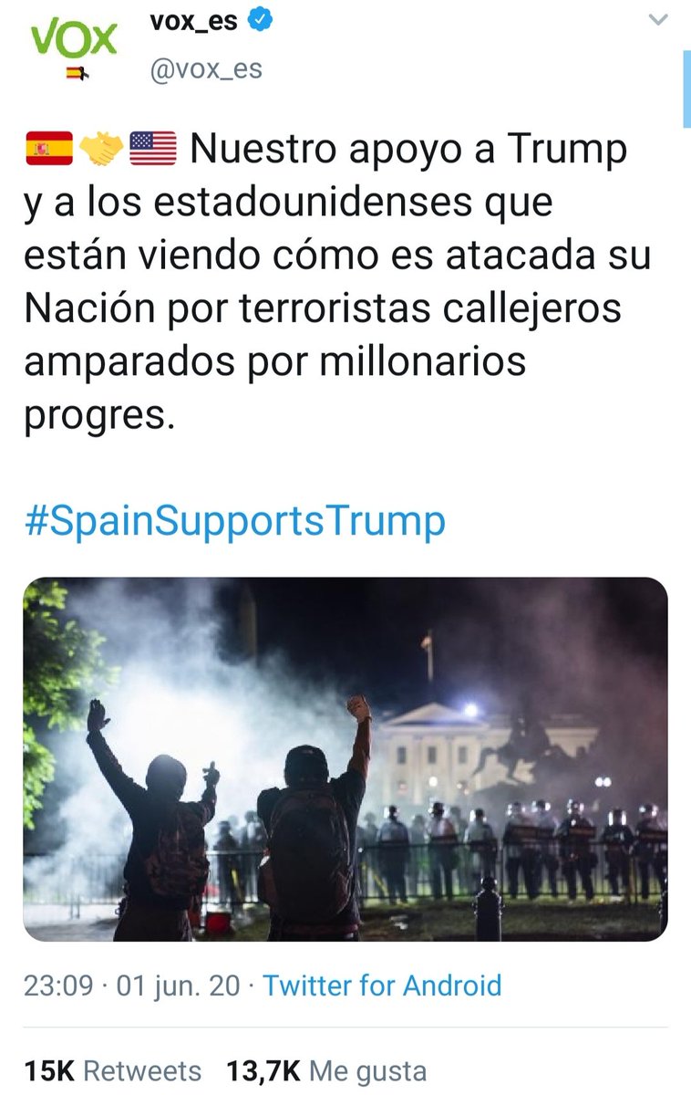Donald Trump acaba de declarar la guerra a su propio pueblo, amenaza con utilizar el ejército e impone un toque de queda. 
VOX apoya al presidente de los EEUU, pero no se te ocurra decir que son golpistas que se ofenden y abandonan el Congreso.
#SpainDoesNotSupportTrump #ANTIFA
