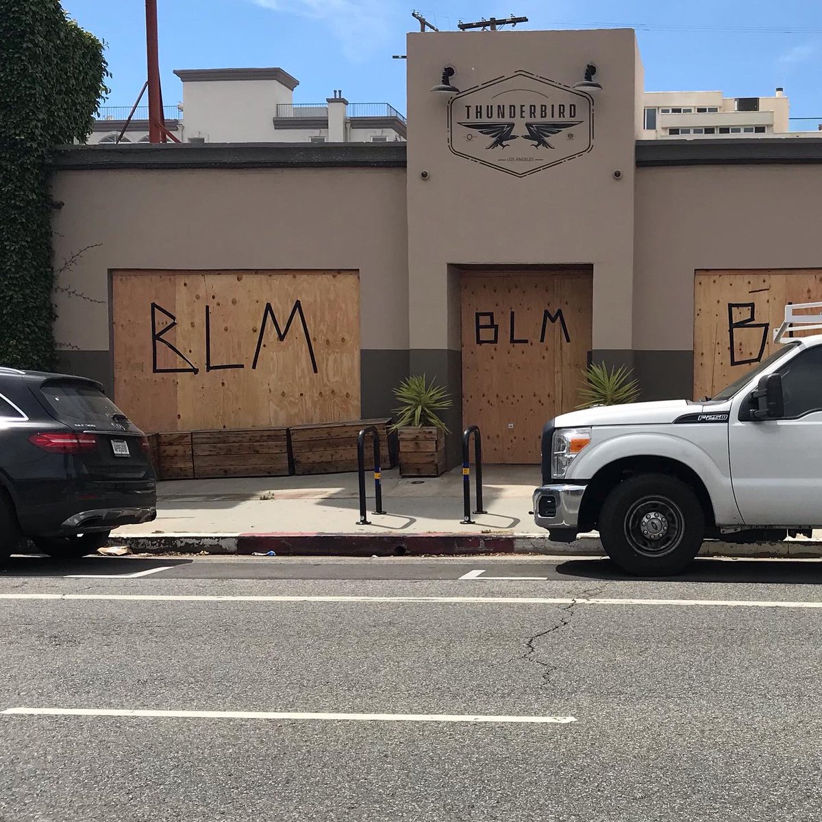 TonyCurran69's tweet photo. We’re all #LosAngelenos we stand together in support of oppression inhumanity &amp; injustice. We stand with #PeacfulProtest  We dont stand with senseless violent aggression &amp; looting of our community, missing the point.  #JusticeForGeorgeFloyd #BlackLivesMatter #localbusinesses ❤️ https://t.co/girtNM50pD