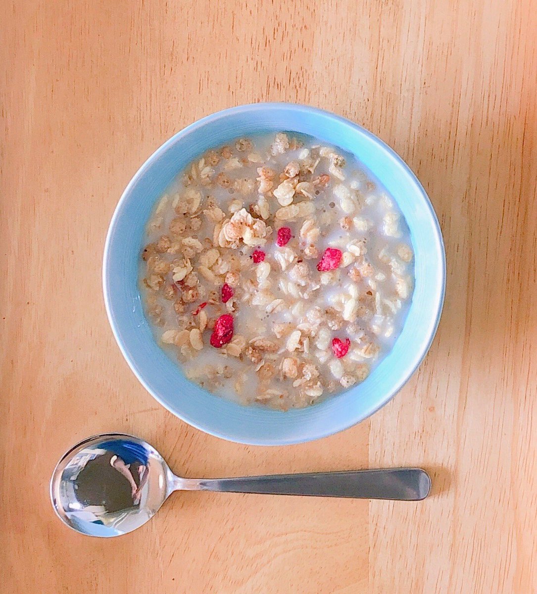 Glamour On Twitter 今朝はフルグラにプロテインと牛乳で いつもはご飯 です スプーンに写ってる私 フルグラ 朝ごはん プロテイン