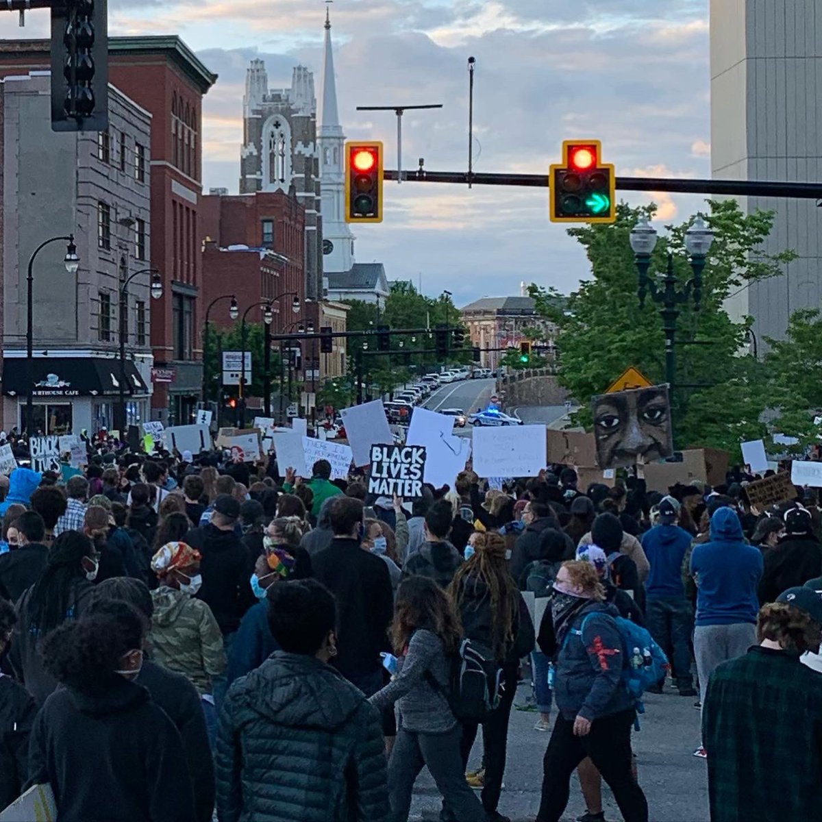 JoshCoomey's tweet photo. Proud of Worcester for holding a powerful and nonviolent protest in response to the murder of #georgefloyd and the ongoing injustice of police brutality and racism in this country. 
#blacklivesmatter 
#amplifyblackvoices 
Speeches can be heard here:
https://t.co/B3AePJRpp8 https://t.co/gDfwpT5ao3