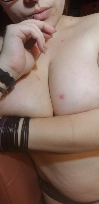 If I can get like three more people to subscribe to my FREE #onlyfans and like everything I will be over<a href="/tag/onlyfans"class="tags"><span>#onlyfans</span></a>