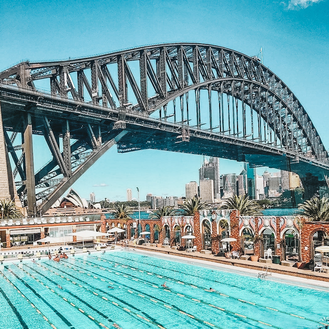 mateeducation's tweet photo. El icónico puente de #Sídney fue la estructura más alta de la ciudad hasta 1967 y mide 134 metros desde el nivel del agua.

📷 @bennykappler

#sydneyharbourbridge #mateeducation #makeaustraliatheexperience #summer #liveinaustralia https://t.co/p2gc2HgJWF