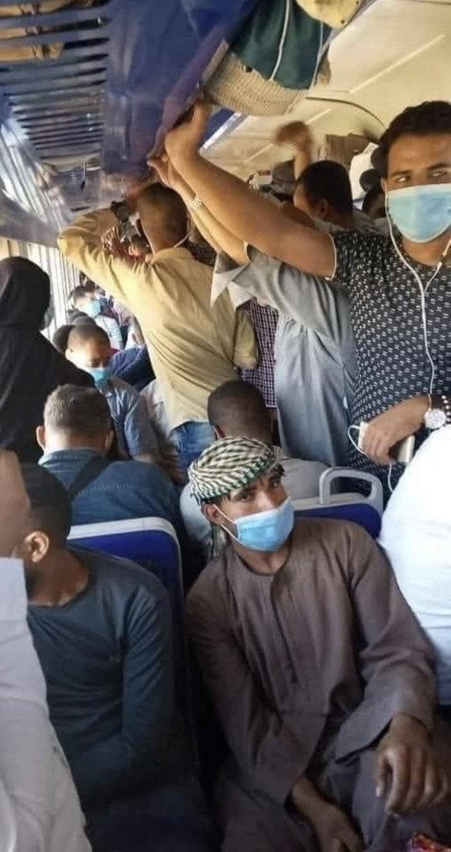 الناس دى مش جهلة ولا مستهترة 
الناس دى ابطال احسن مني ومنك ونازلين بيحاربوا عشان اهلهم وولادهم .. وماتستهلش انك تتريق وتستخف دمك عليهم
الناس دى مرعوبة اكتر منى ومنك .. بس للأسف مش معاهم ثمن القاعدة فى البيت
إدعيلهم #ربنا يسترها معاهم بدل ما تتريق عليهم ،،