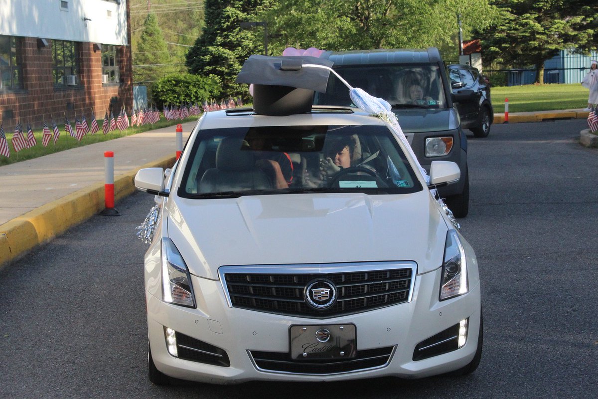 ShenSentinel's tweet image. "This was supposed to be your year:" Shenandoah Valley held its graduation ceremony tonight, in a unique fashion.

Read about it: shensentinel.com/news/this-was-…