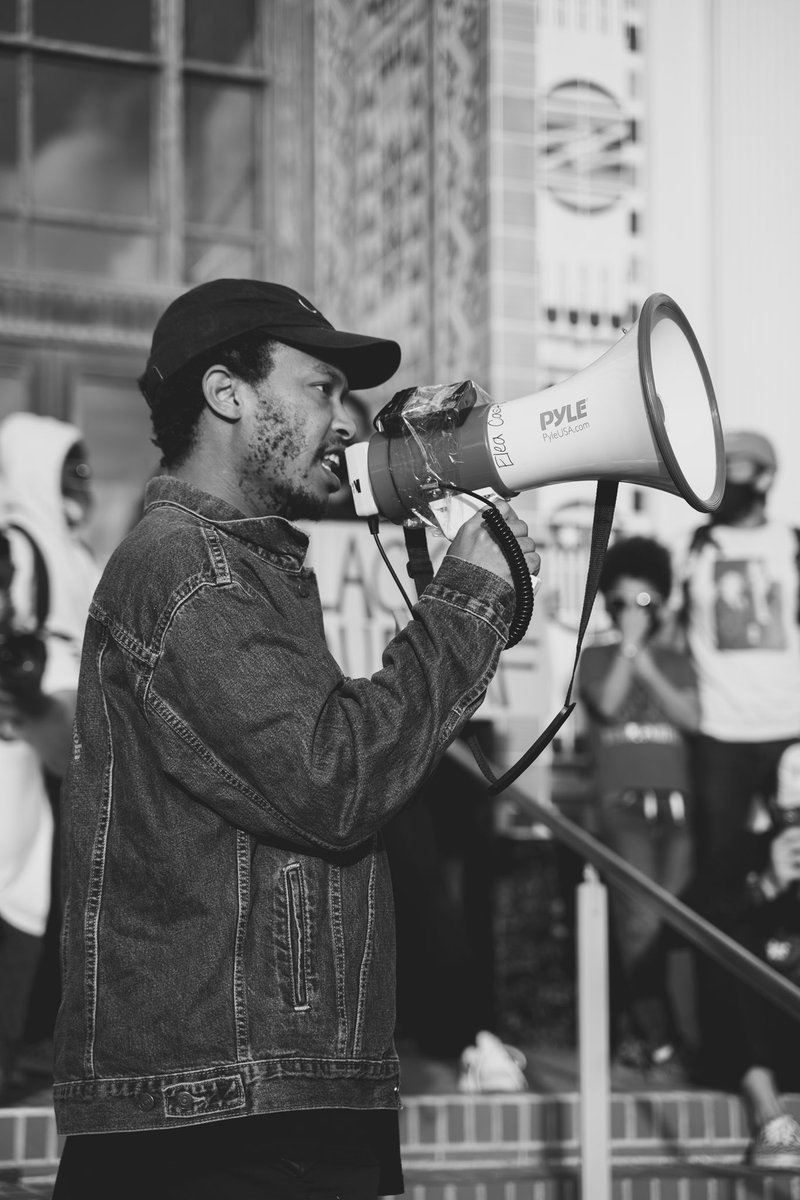 juliateixx's tweet photo. Behind the lens of @brandoncave14 capturing the raw passion at the peace protests #BlackLivesMatter 📷 https://t.co/nY0fMrZm77