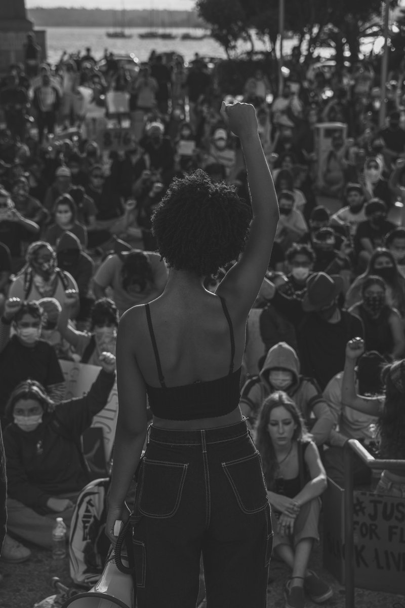 juliateixx's tweet photo. Behind the lens of @brandoncave14 capturing the raw passion at the peace protests #BlackLivesMatter 📷 https://t.co/nY0fMrZm77