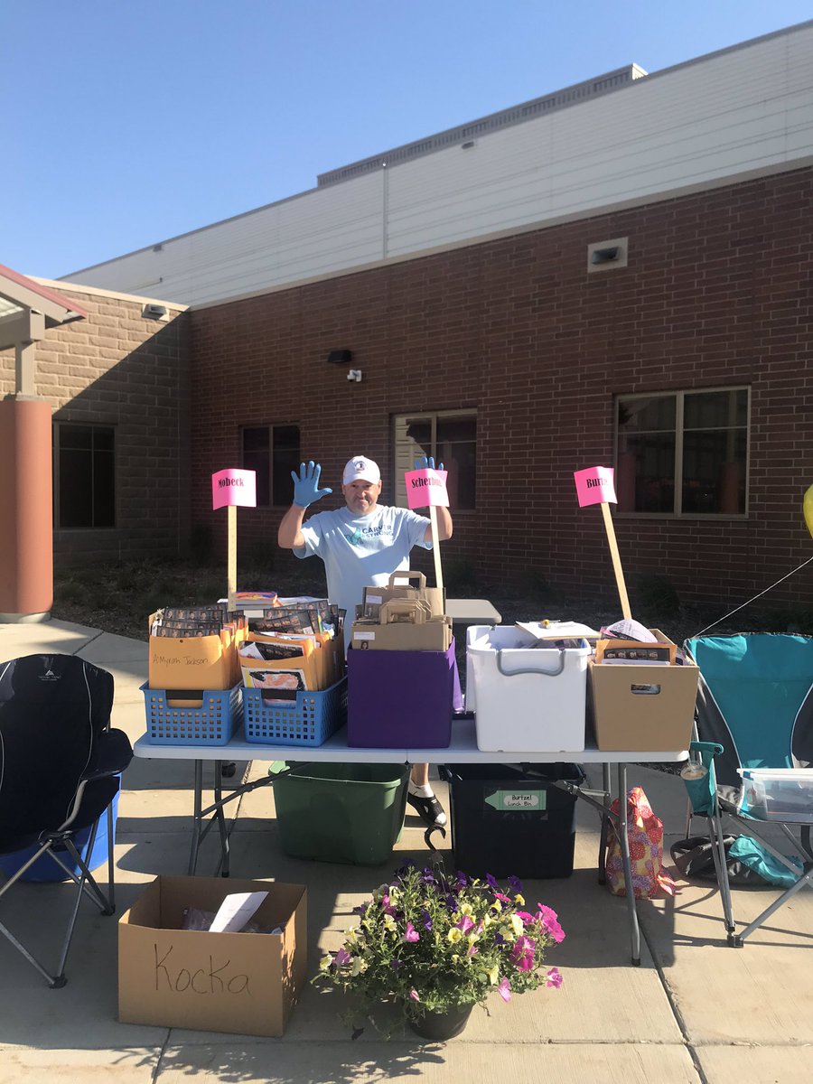 Drop off and Pick up day 1! Looking forward to seeing more families tomorrow at CVR! <a href="/112CarverElem/">Carver Elementary</a>