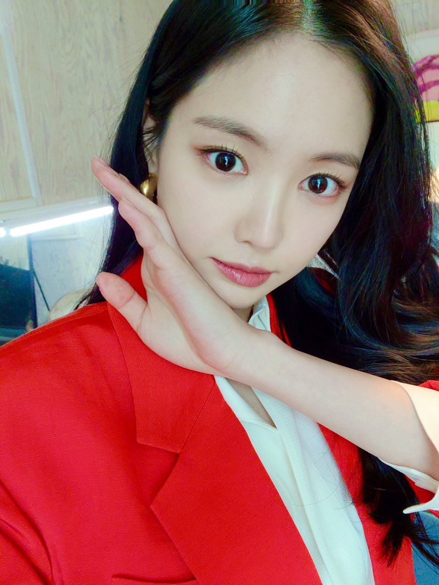 Apink_2011's tweet photo. [#에이핑크] 빵다🐼여러분!
잠시 후 9시 30분부터 #MBC 에서
노을이로 변신한 나은이의
'저녁 같이 드실래요'가
방송됩니다!👏
오늘 밤 9시 30분!
본방사수 해주세요!😊

#Apink #손나은 #나은
#저녁_같이_드실래요
#진노을 https://t.co/251HtKUp6m