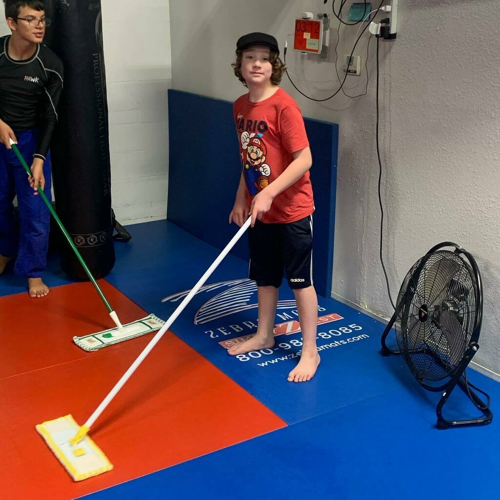 Bring your kid to the gym, got someone to clean the mats now. #bjj #cutman #mma https://t.co/78xQ4s7LDM https://t.co/FrV2W8om06
